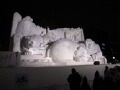 旭山動物園の動物たちをモチーフにした大雪像