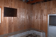 小屋の中は土間
