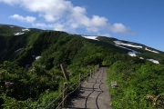 コンクリート舗装の登山道 コンクリート舗装の登山道
