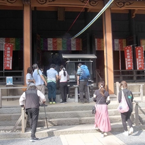 参詣客で賑わっていた