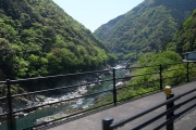吉野川に沿って