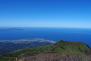 避難小屋と長官山