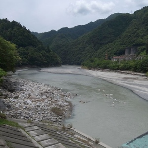 天竜川はかなり濁っている
