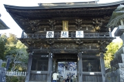 ちょっと不思議な神社の山門