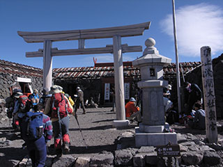 富士宮ルート頂上の浅間大社奥宮