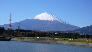 雄大な富士山を眺める