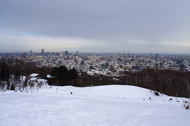 旭山記念公園から札幌の街並みを一望