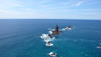 岬の先端の神威岩