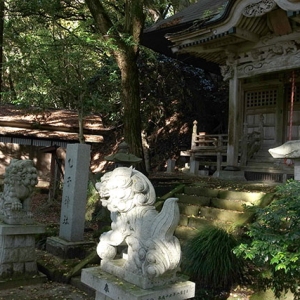 乙子神社の境内